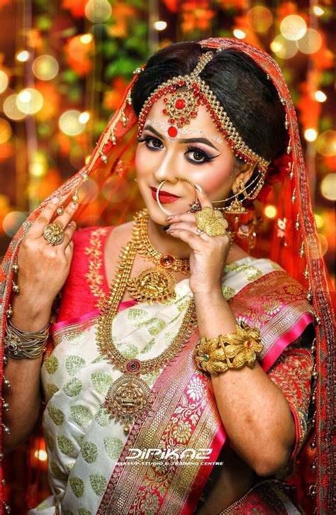 Indian Bride Poses Indian Wedding Poses Indian Bride Makeup Indian Bridal Photos Bride