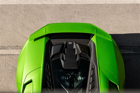 Lamborghinis V10 Engine Sings Masterfully Heres A Matching Playlist