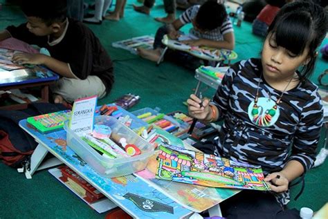 Bahan mewarnai tema hari kartini kreasi warna. Gambar Mewarnai Kartinian - Kumpulan Gambar Menarik