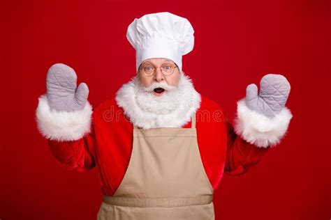 Photo Of Astonished Santa Claus Wear Pot Holder Chef Cap Apron Red