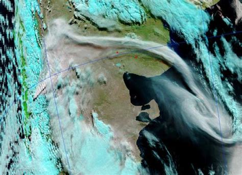 Meteorología Práctica Detallada Foto Satelital De La Nube Volcánica