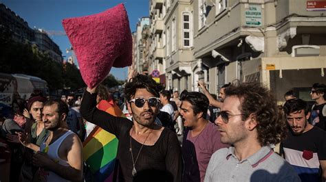 Istanbul Pride Was Banned But These Activists Aren T Backing Down Them