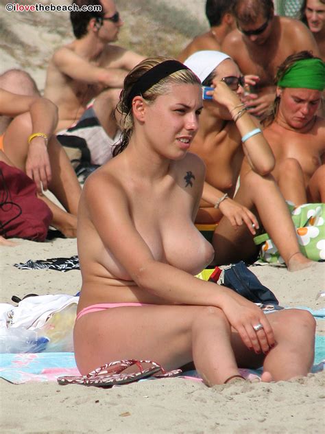 Big Breast Girls Beach Boobies