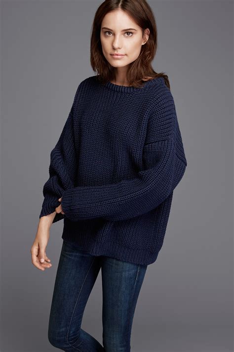 Https://wstravely.com/outfit/navy Blue Sweater Outfit Women