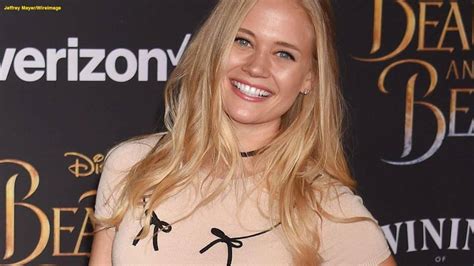 Lizzie Mcguire Actress Carly Schroeder Ditching Hollywood For The