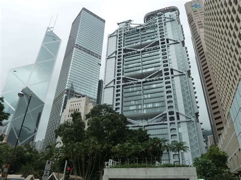 In the congested centre of hong kong, the bank unfurls from the sky, like a mechanised jacob's ladder, and touches the ground. 20+ Norman Foster's Building Architecture Designs