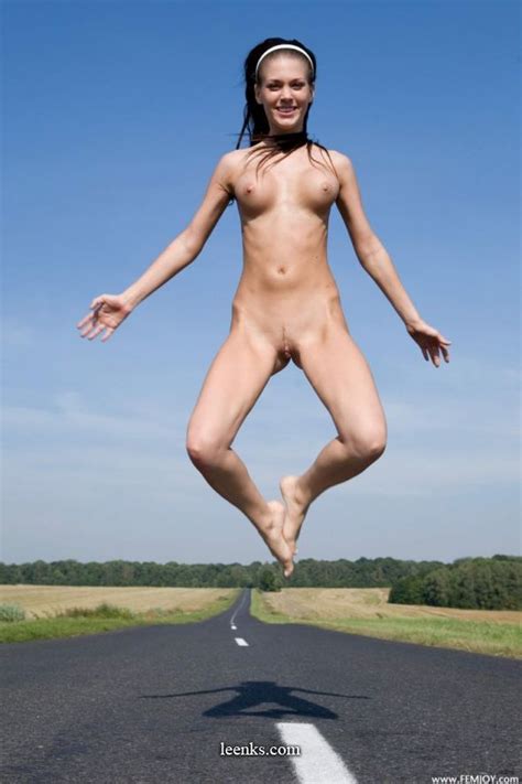 Topless Women Jumping Hot Leenks