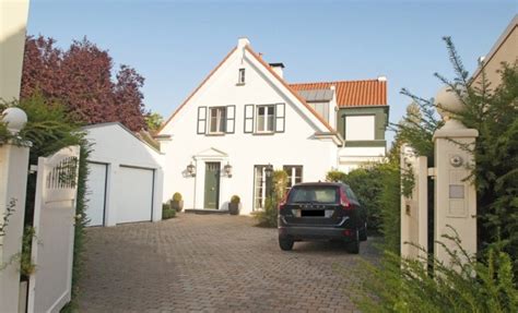 Schöne 3 zimmer wohnung mit balkon in einem ruhigen mehrfamilienhaus. Märchenhafte Landhausvilla mit Swimmingpool in bester Lage ...