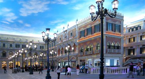 Creating cloud ceiling light with artificial skylight panels. Venetian Macau Resort Hotel - FISHER MARANTZ STONE