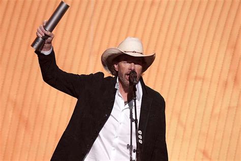 Toby Keith Accepts 2023 PCCA Country Music Icon Award And Jokes