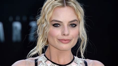 Margot Robbie Facial