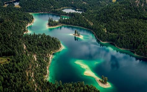 View Of Green Forest And Turquoise Lake Hd Wallpaper Sfondo