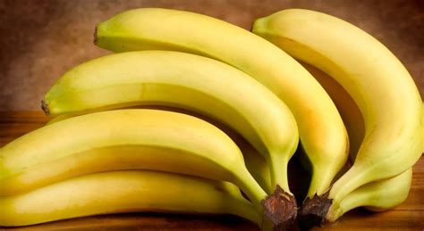 Saya sarankan memakai pisang sudah kecokelatan, yang tingkat kematangannya maksimal, jadi enggak susah memasaknya karena. Kumpulan Gambar Buah Pisang Segar Dan Kaya Vitamin - wallpaper keren - Gambar Wallpaper Keren