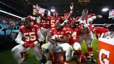 Chiefs spieler will gesamtes gehalt in bitcoin umwandeln • footballr. 222, 29, 3, 2: Kansas City Chiefs sind auf dem NFL-Olymp ...