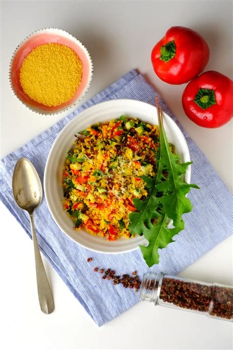 • 200 gr di cuscus • 50 gr di mandorle (pelate) • 12 pomodorini (secchi). Cous cous freddo con verdure estive e tarassaco al pepe di ...