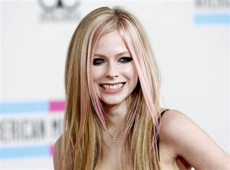 Ctv Bjl Avril Lavigne Emais Estadão