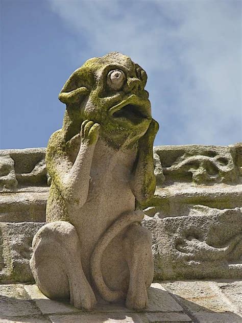 Gargouilles De Cathédrale St Corentin à Quimper Rh Statues Dragons