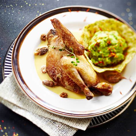 Découvrez la recette Pigeonneau rôti à la crème de morilles purée de