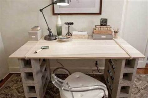 cinder block desk | perfect! wood slats and cinder block desk. | Blocos