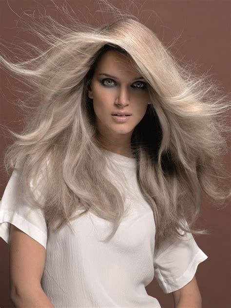 Platinum Long Hair 3 Trendy Bold Hair Colors And 25 Ideas