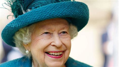Queen Visits Coronation Street Set To Mark 60 Years Of Soap Bbc News