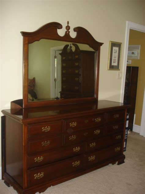 dixie cherry  pc queen bedroom set  antique furniture collection