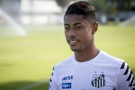 Check this player last stats: Principal driblador no Santos, Bruno Henrique sonha com a ...