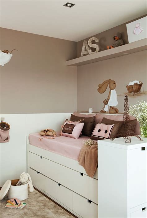 So findest du hier produktberichte zu prinzessin kutschenbetten, hochbetten, lillifee betten oder disney betten mit. Zimmer einrichten für Mädchen mit Bett und Couch in einem ...