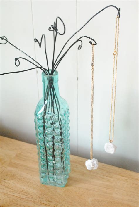 This fun diy projects are mostly for women, but you can surprise your wife making a wonderful organizer for her jewelry. Wire and Vase Necklace or Bracelet Display Tutorial - The Beading Gem's Journal