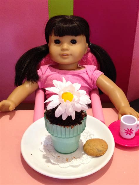 Haar schaal is vaag, maar wat ik altijd gebruikte was een 4.9 x 3.1 pyrexschotel en het werkte goed. Lunching At American Girl Bistro at The Falls Miami - The Anti Mom Blog