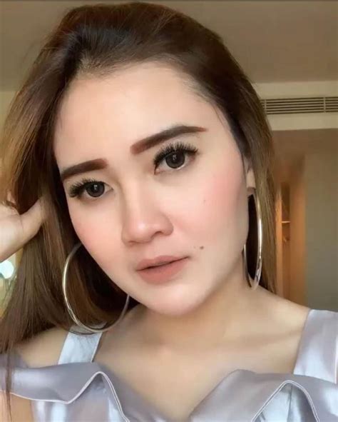 Nella kharisma dan dory harsa membenarkan mereka sudah menikah pada 15 agustus lalu. Profil dan Biodata Nella Kharisma Artis Dangdut Koplo