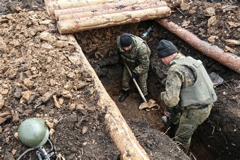 Heres What The Bunkers Ukrainian Troops Dig For Protection Look Like