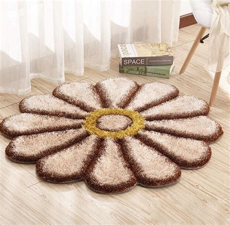 Esegui il download di questa immagine stock: tappeto a forma di fiore, tappeto fiorellini, tappeto fiori,
