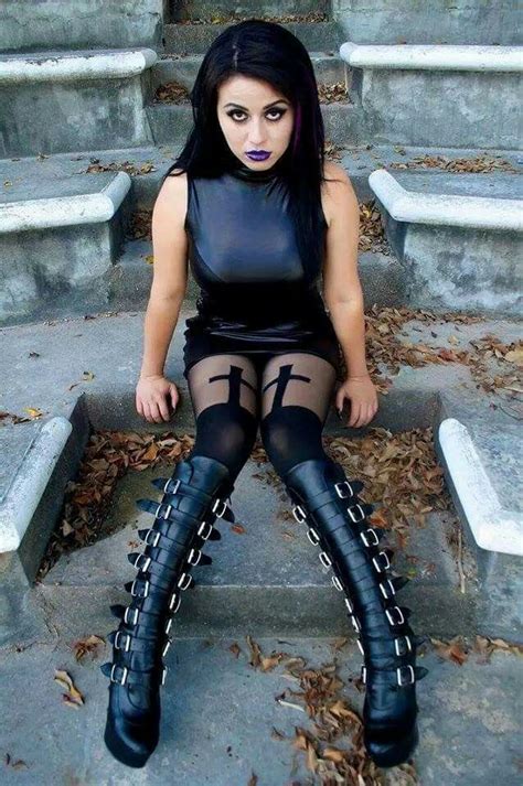 Pin By Phillip Roberts On Creepy Girls ‍♀️ Gothic Fashion Latina Fashion Outfits Goth Beauty
