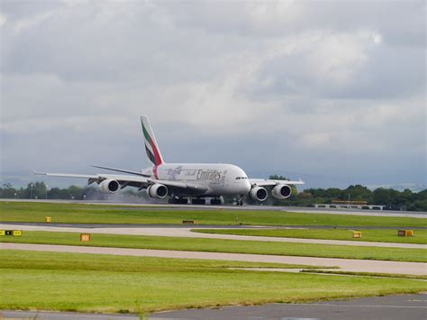 Emirates A380 Airbus From Dubai Landing At Manchester Inte Flickr