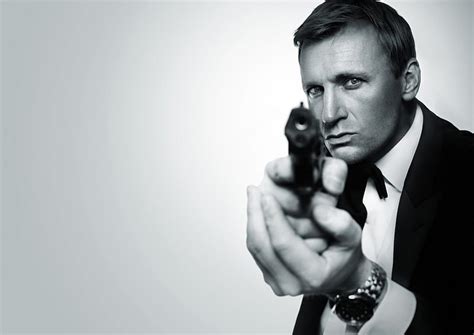 Daniel Craig Poster Movie Black James Bond Man Gun White 007