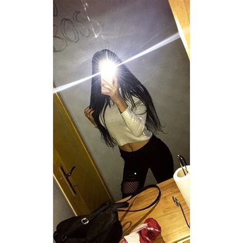 Es ist silvester und sie muss nur ein neues foto für ihre regelmäßigen follower hochladen. Pin auf Fotos de perfil mujer