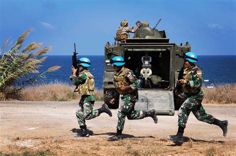 Itulah yang akan kami ajarkan pada bagian ini dan sedikit tambahan bumbu yang inklud cara memperbesar dan. 20+ Ide Background Foto Untuk Tentara Di Alat Perang Teng Dimedan Perang - Cosy Gallery