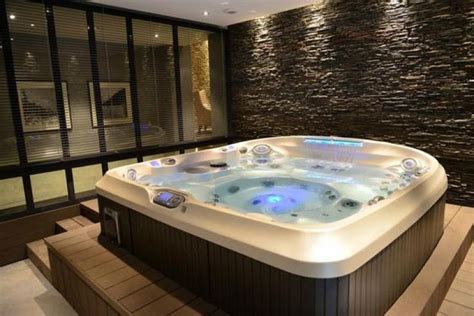 Beautifully Admirable Hot Tub Room Decor Ideas Jacuzzi Interieur Le