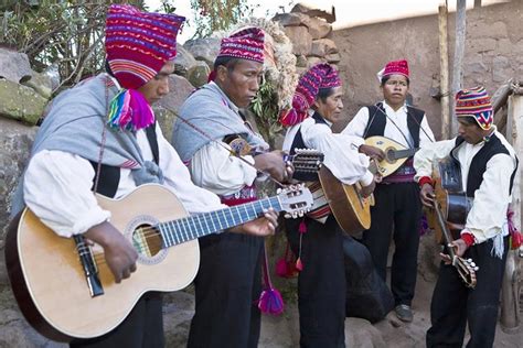 La música de perú es una fusión de sonidos y estilos de dibujo en los andes del perú, con un poco de sonidos españoles, y algunas raíces africanas. Musica e danze - Perù