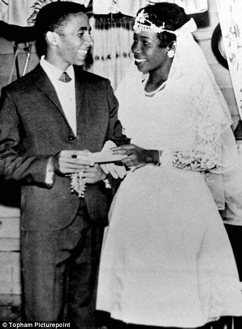 1980 wurde bob marley zur unabhängigkeitsfeier des afrikanischen staates s i m b a b w e eingeladen. Black South Asia: Bob Marleys father