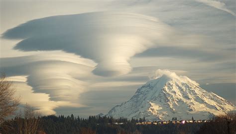 Lenticular Clouds Over Washington Photos Hd