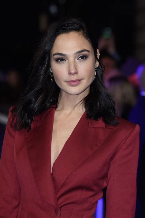 Gal gadot (april 30th, 1985) is an israeli actress and fashion model. GAL GADOT at Ralph Breaks the Internet Premeire in London 11/25/2018 - HawtCelebs