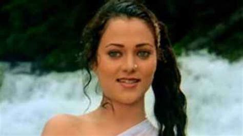 bollywood 2nd innings yesteryear actress mandakini all set for comeback