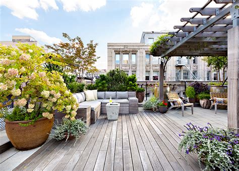 È probabile che tu sia un inquilino oppure che tu sia il proprietario di un appartamento in affitto e voglia essere certo che questa spesa ti competa. Come Arredare il Terrazzo di un Appartamento | MondoDesign.it