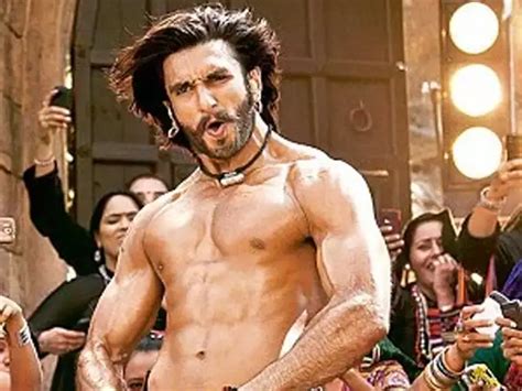 Ranveer Singh Reveals How He Stopped A Fan From Leaking A Video Of Him Naked Filmfare Com