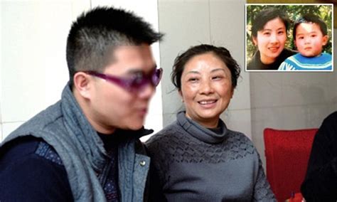 Chinese Mother Is Reunited With Her Son Who Was Kidnapped Years Ago Aged Three Daily Mail