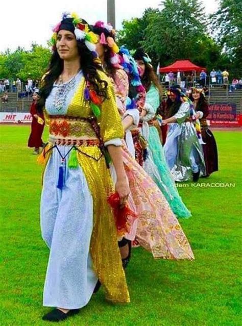 Pin By Mohamed Shalabi On Kurdistanكردستان Traditional Outfits Fashion Women