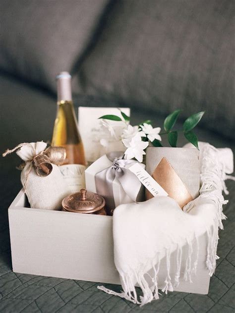 Choose your own basket or customize the items. Wedding gift basket | Hochzeitsgeschenk, Geschenkideen ...
