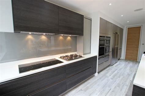 See more ideas about oak kitchen, kitchen remodel, kitchen design. Dark handleless kitchen ideas - Modern - Kitchen - other ...